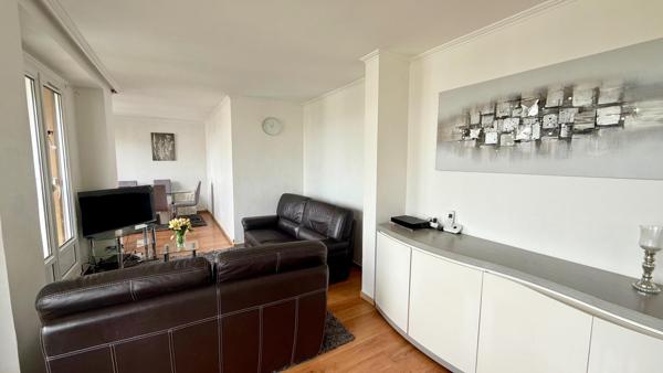 À vendre à Longjumeau – Grand T5 avec extérieur, parking et toutes commodités à pied