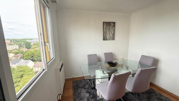 À vendre à Longjumeau – Grand T5 avec extérieur, parking et toutes commodités à pied