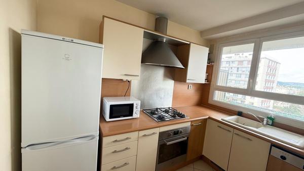 À vendre à Longjumeau – Grand T5 avec extérieur, parking et toutes commodités à pied