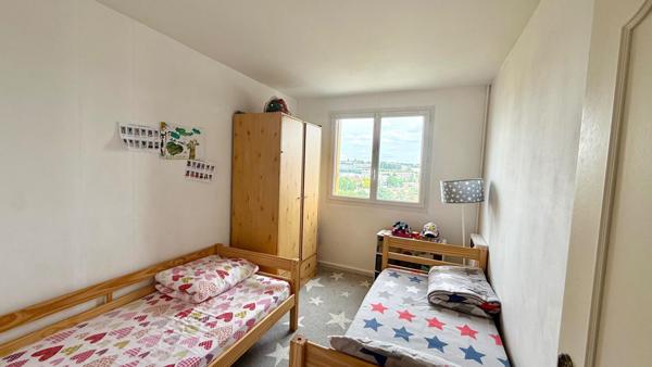 À vendre à Longjumeau – Grand T5 avec extérieur, parking et toutes commodités à pied