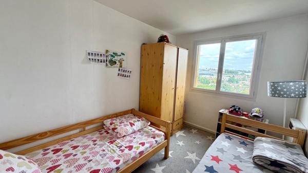 À vendre à Longjumeau – Grand T5 avec extérieur, parking et toutes commodités à pied