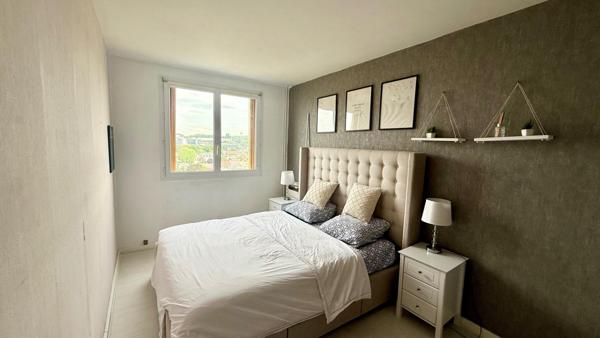 À vendre à Longjumeau – Grand T5 avec extérieur, parking et toutes commodités à pied