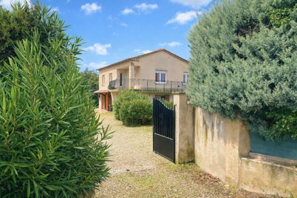 MONTEUX - ENTRE CARPENTRAS ET AVIGNON - ROUTE DE L'ISLE SUR LA SORGUE  - MAISON A FORT POTENTIEL SUR 1650 M² DE TERRAIN