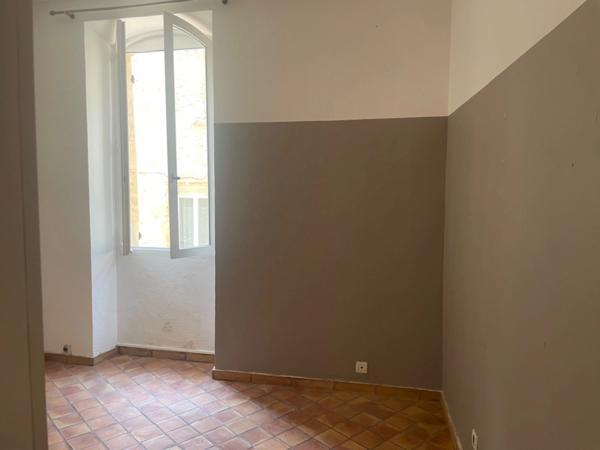Maison à vendre 3 pièces  village de GRANS (13)