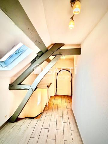 Très belles rénovations sur ce corps de ferme! Grandes dépendances pour artisans également.......