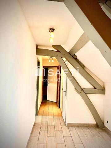 Très belles rénovations sur ce corps de ferme! Grandes dépendances pour artisans également.......