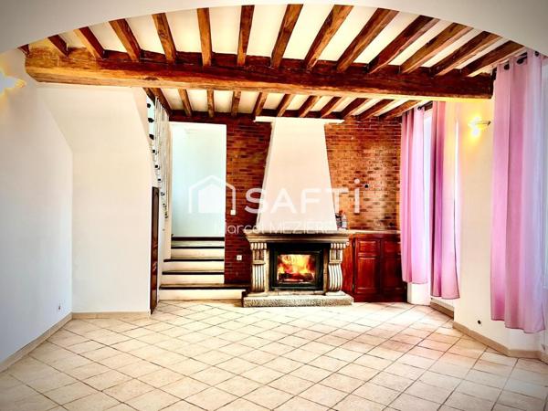 Très belles rénovations sur ce corps de ferme! Grandes dépendances pour artisans également.......