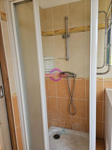 Immense appartement à louer 950 € par mois à Areines