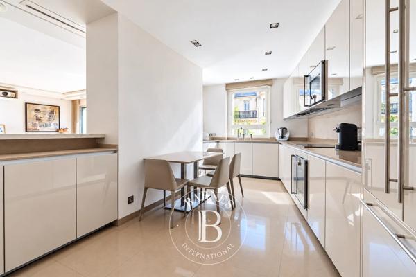 Paris 16ème, Appartement 2 Chambres -  123 m² à vendre