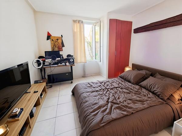 STUDIO Arpajon de 24.4 m2 au RDC et place de parking.