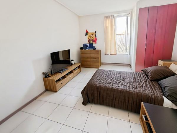 STUDIO Arpajon de 24.4 m2 au RDC et place de parking.