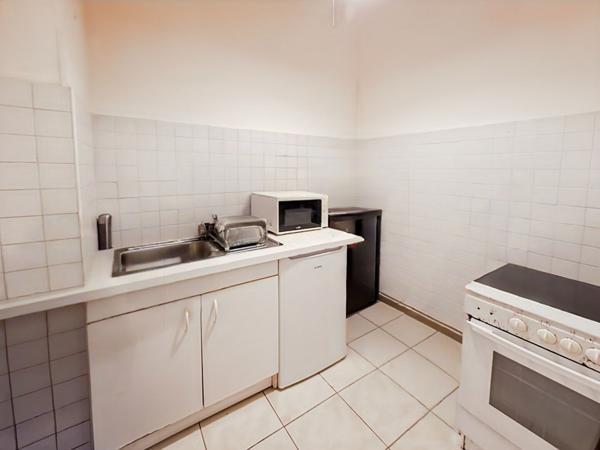 STUDIO Arpajon de 24.4 m2 au RDC et place de parking.