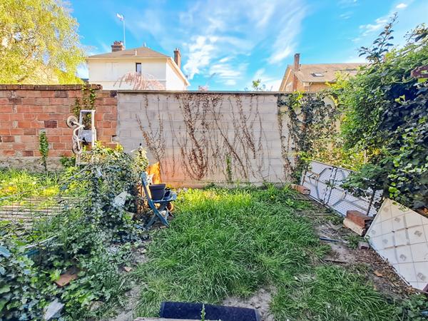 STUDIO Arpajon de 24.4 m2 au RDC et place de parking.