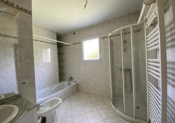 Maison non mitoyenne de 132.25 m² avec 4 chambres sur un terrain de 426 m²