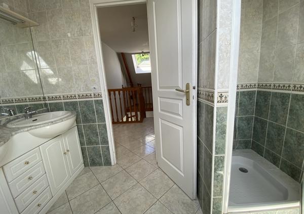 Maison non mitoyenne de 132.25 m² avec 4 chambres sur un terrain de 426 m²