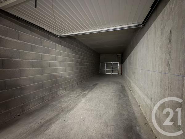 Parking à vendre  24 m 2   LYON  - 69009