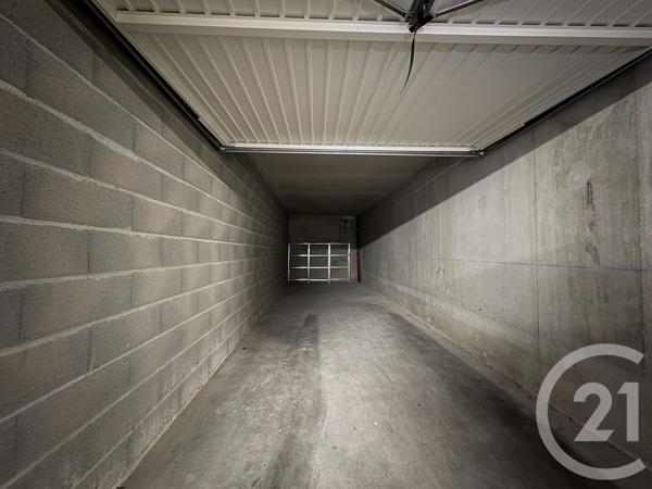 Parking à vendre  24 m 2   LYON  - 69009
