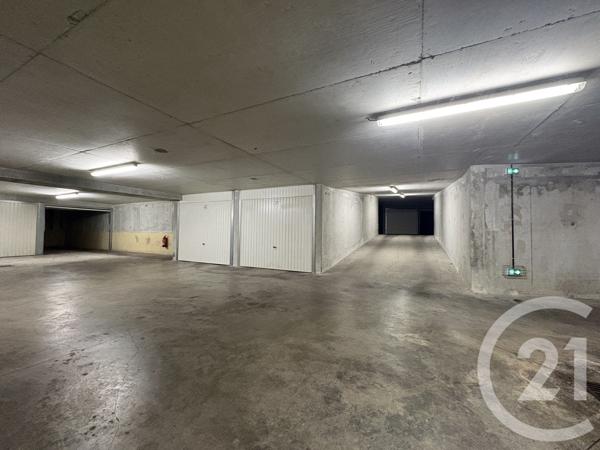 Parking à vendre  24 m 2   LYON  - 69009