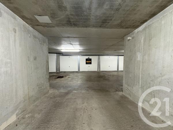 Parking à vendre  24 m 2   LYON  - 69009