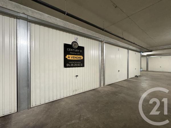 Parking à vendre  24 m 2   LYON  - 69009
