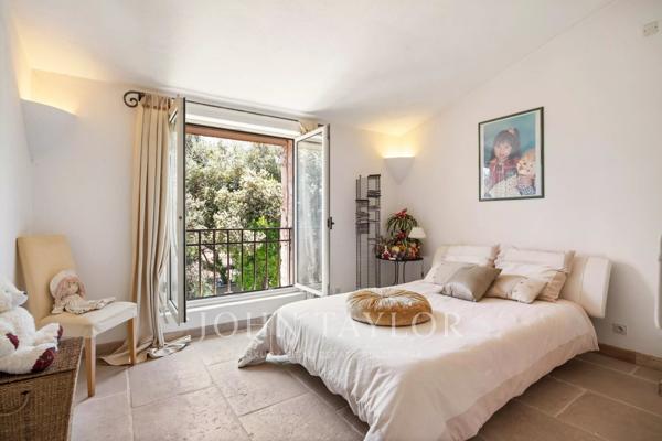 Villa d'architecte en pierres, hauteurs résidentielles recherchées
