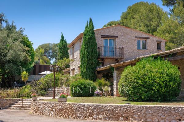 Villa d'architecte en pierres, hauteurs résidentielles recherchées