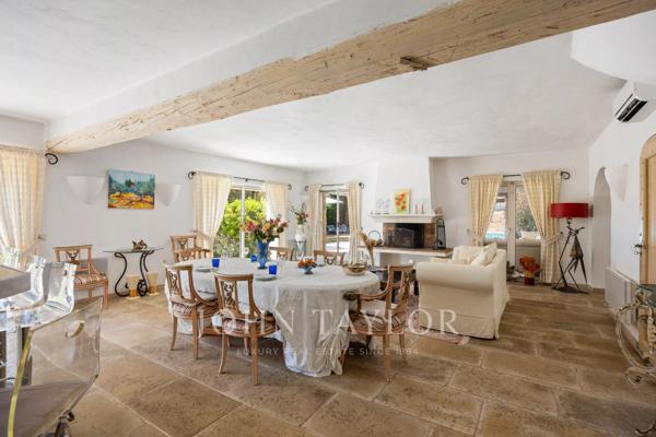 Villa d'architecte en pierres, hauteurs résidentielles recherchées