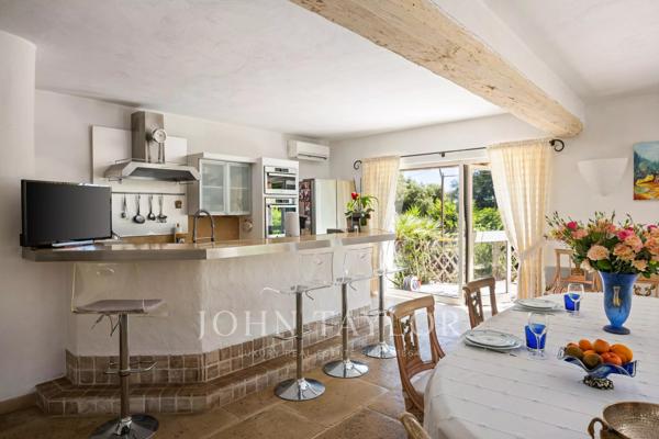 Villa d'architecte en pierres, hauteurs résidentielles recherchées