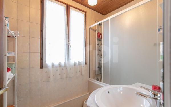 Immeuble à vendre    9 pièces •  Champigny-sur-Marne