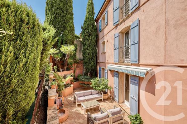 Maison à vendre  6 pièces - 204 m 2   HYERES  - 83