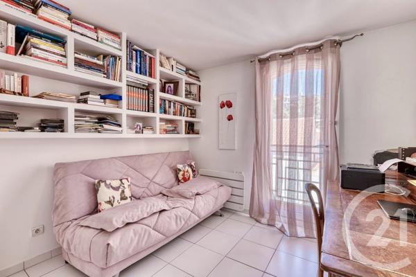 Maison à vendre  6 pièces - 204 m 2   HYERES  - 83