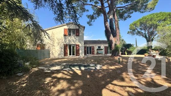 Maison à vendre  6 pièces - 204 m 2   HYERES  - 83