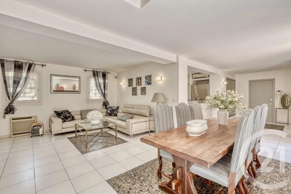 Maison à vendre  6 pièces - 204 m 2   HYERES  - 83