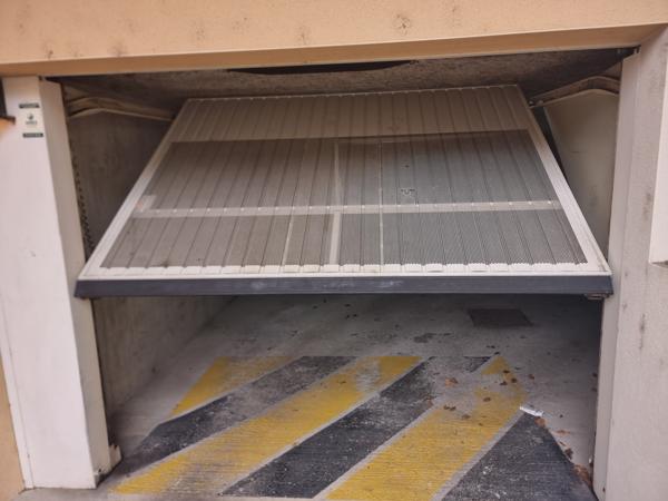 Parking
        
        - 18 m² 28 000 € *