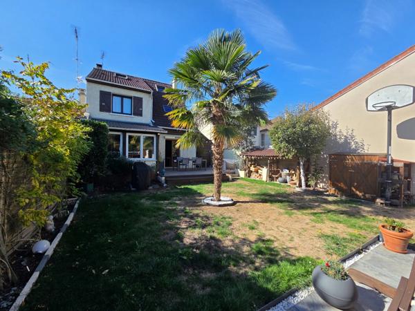 TREMBLAY EN FRANCE - Maison T5 - 115 m2 habitable - Terrain 396 m2 avec piscine