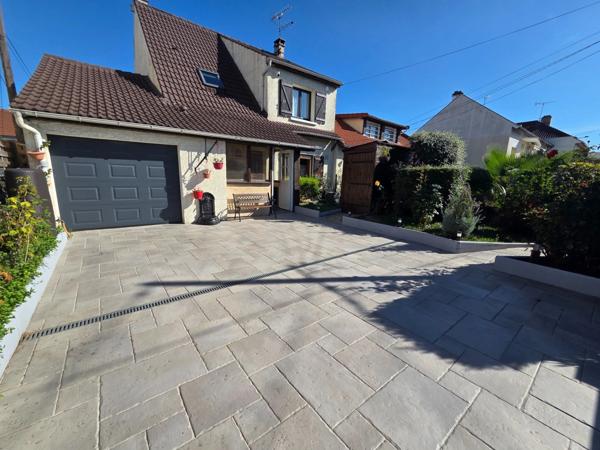 TREMBLAY EN FRANCE - Maison T5 - 115 m2 habitable - Terrain 396 m2 avec piscine