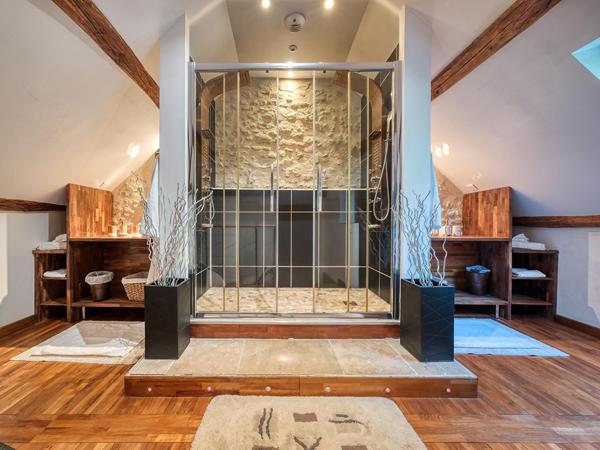 Domaine de réceptions, séminaires et maison d’habitation avec piscine