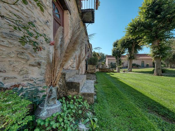 Domaine de réceptions, séminaires et maison d’habitation avec piscine