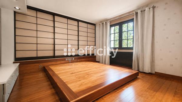 Maison
         5 pièces
        - 150 m² 499 000 € *