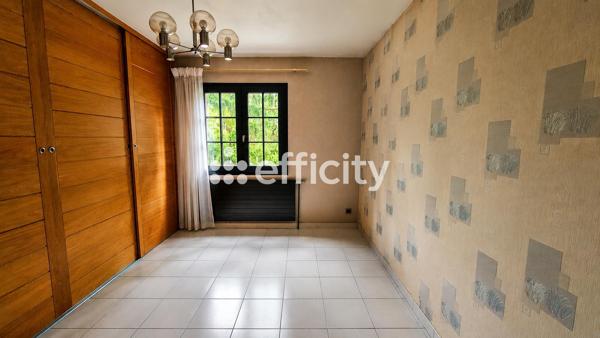Maison
         5 pièces
        - 150 m² 499 000 € *