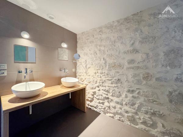 Saint-Genis-Pouilly (01630) Grange 7 Pièces 225 m2