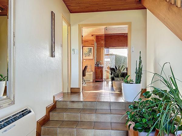 Maison d'architecte, 4 chambres et vie de plain pied, sur sous-sol, Gouezec