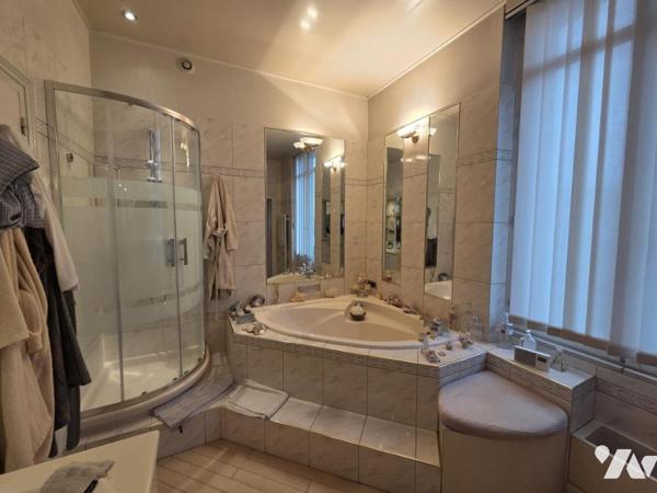 Hyper Centre LE MANS : dans Immeuble  du 19e, 4 chambres, 2e étage, 195 m²