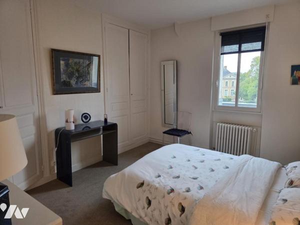 Hyper Centre LE MANS : dans Immeuble  du 19e, 4 chambres, 2e étage, 195 m²