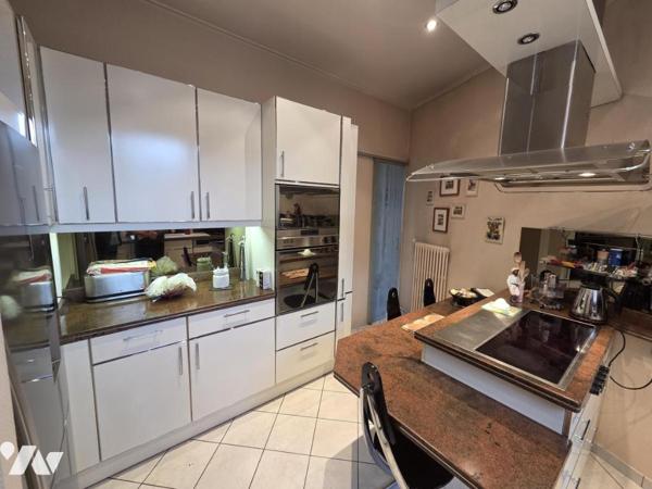 Hyper Centre LE MANS : dans Immeuble  du 19e, 4 chambres, 2e étage, 195 m²