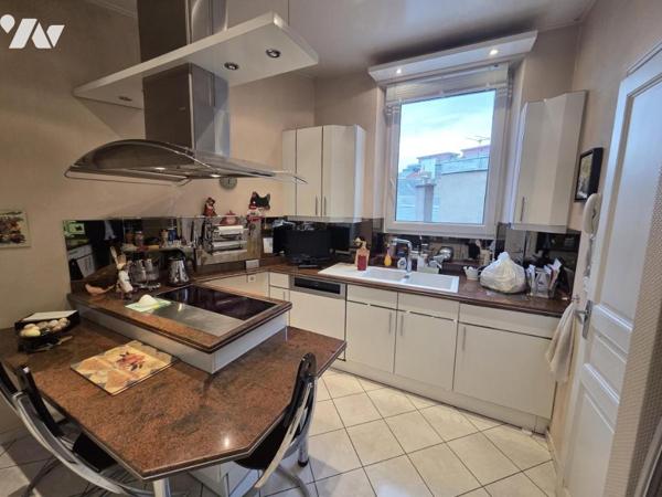 Hyper Centre LE MANS : dans Immeuble  du 19e, 4 chambres, 2e étage, 195 m²