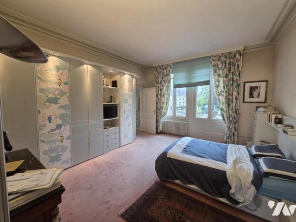 Hyper Centre LE MANS : dans Immeuble  du 19e, 4 chambres, 2e étage, 195 m²