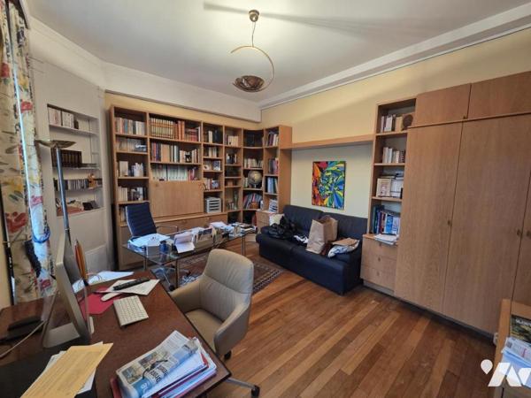 Hyper Centre LE MANS : dans Immeuble  du 19e, 4 chambres, 2e étage, 195 m²