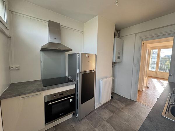 RENNES : quartier BOURG L'EVESQUE - appartement T4 lumineux - balcon