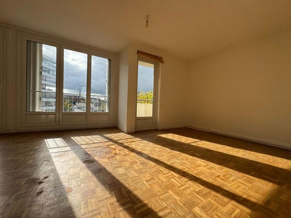 RENNES : quartier BOURG L'EVESQUE - appartement T4 lumineux - balcon